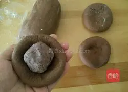 Illustration of how to make cartoon cocoa steamed buns 15