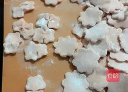 Flower pasta Illustration of how to do it 3