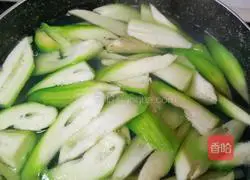 Clam and Luffa Soup Recipe Illustration 3