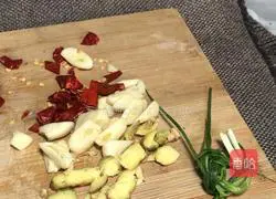 Illustration of how to make radish stewed with beef bone soup 2