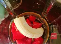 Watermelon Banana Milkshake Recipe Illustration 2