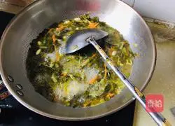 Illustration of how to make celery pulp water surface 8