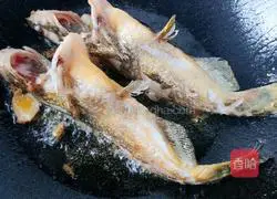 Illustration of how to make fish and tofu soup 3