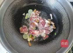 Illustration of how to make potato stew, beans and noodles 6