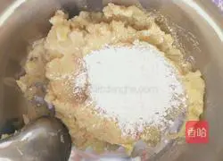 Illustration of how to make smiley potato pancakes 5
