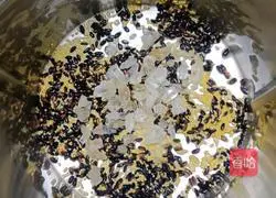 Illustration of how to make black rice, red dates and millet paste 4