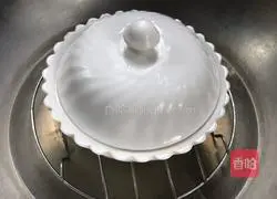 Illustration of how to make steamed eggs with longan and wolfberry 9