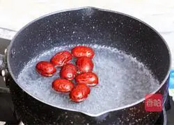 Illustration of how to make sweet-scented osmanthus, brown sugar and wine-filled dumplings 7