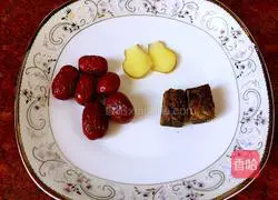 Illustration of how to make red dates and brown sugar water 1