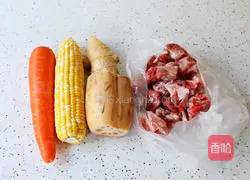 Lotus root, corn, carrot and pork ribs soup recipe 1