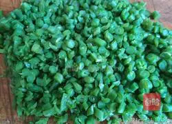 Illustration of making silkless kidney bean and pork dumplings 10