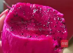 Illustration of how to make love dragon fruit buns 1