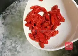 Illustration of how to make glutinous rice balls stuffed with wine and fruit 10