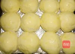 Illustration of how to make condensed milk buns 6