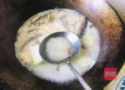 Winter Melon, Tofu and Crucian Carp Soup Recipe Illustration 7