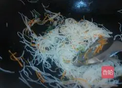 Illustration of how to make colorful fried rice noodles 8