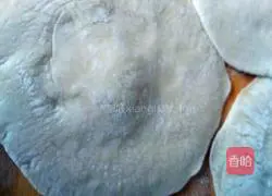 Illustration of how to make big buns 3