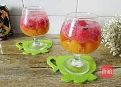 Illustration of how to make watermelon sparkling drink 8