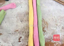 Illustration of how to make colorful butterfly noodles 10