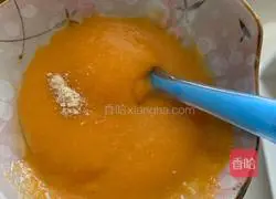 Illustration of how to make carrot and cod noodles 4