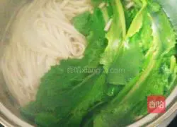 Illustration of how to make spicy and sour noodles 4
