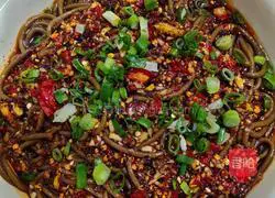 Illustration of making chicken shredded buckwheat noodles 5