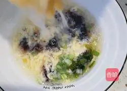 Illustration of how to make seaweed and egg drop soup 10