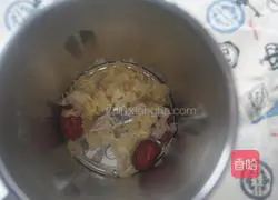 Illustration of making red dates, white fungus, peach gum and longan soup 2