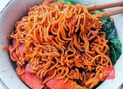 Illustration of how to make delicious fried instant noodles 13