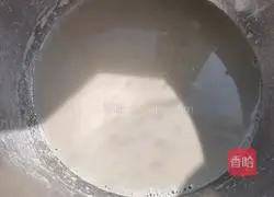 Illustration of how to make peanut black soy milk 7