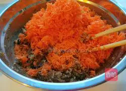 Xinwen Gourmet Lamb, Carrot and Hundred Ingredient Dumplings Recipe Illustration 2