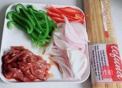 Illustration of how to make fried spaghetti with shredded black pepper beef fillet 1