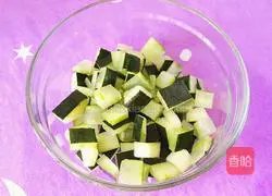 Illustration of how to make winter melon peel forget-me-not flower tea 2