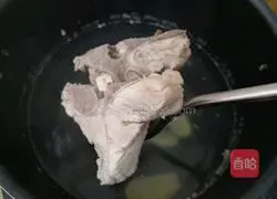 Recipe for black bean and bitter melon pork ribs soup Illustration 3