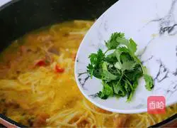 Illustration of how to make fattened beef with passion fruit sour soup 11