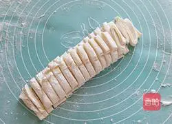 Illustration of hand-rolled noodles 14