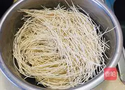 Soybean Sprouts, Celery and Potato Braised Noodles Recipe Illustration 10