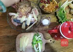 Illustration of how to make ginseng, cordyceps, longan, red dates and chicken soup 4