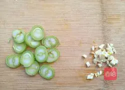 Illustration of how to make fried pancakes with sauce 3