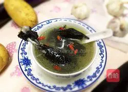 Illustration of how to make braised black chicken soup 7