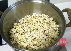 Classic Popcorn Recipe Illustration 4