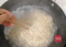 Illustration of how to make summer cold noodles with homemade noodles 9
