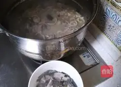 Illustration of how to make herbal mutton soup 6