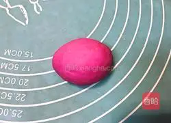 Illustration of how to make vegetable juice and strawberry steamed buns 7