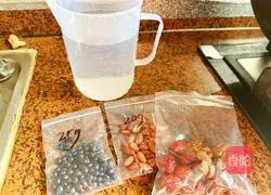 Strengthen immunity—Illustration of how to make black bean and peanut milk 1