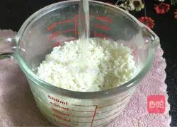 Illustration of how to scald rice skin 1