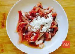 Illustration of how to make stir-fried shredded pork with day lily, fungus and fungus 3