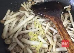 Crab mushroom broth recipe illustration 3