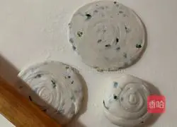 Illustration of how to make hot noodles and scallion pancakes 10