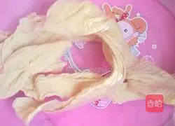 Illustration of how to make cold tofu skin 1